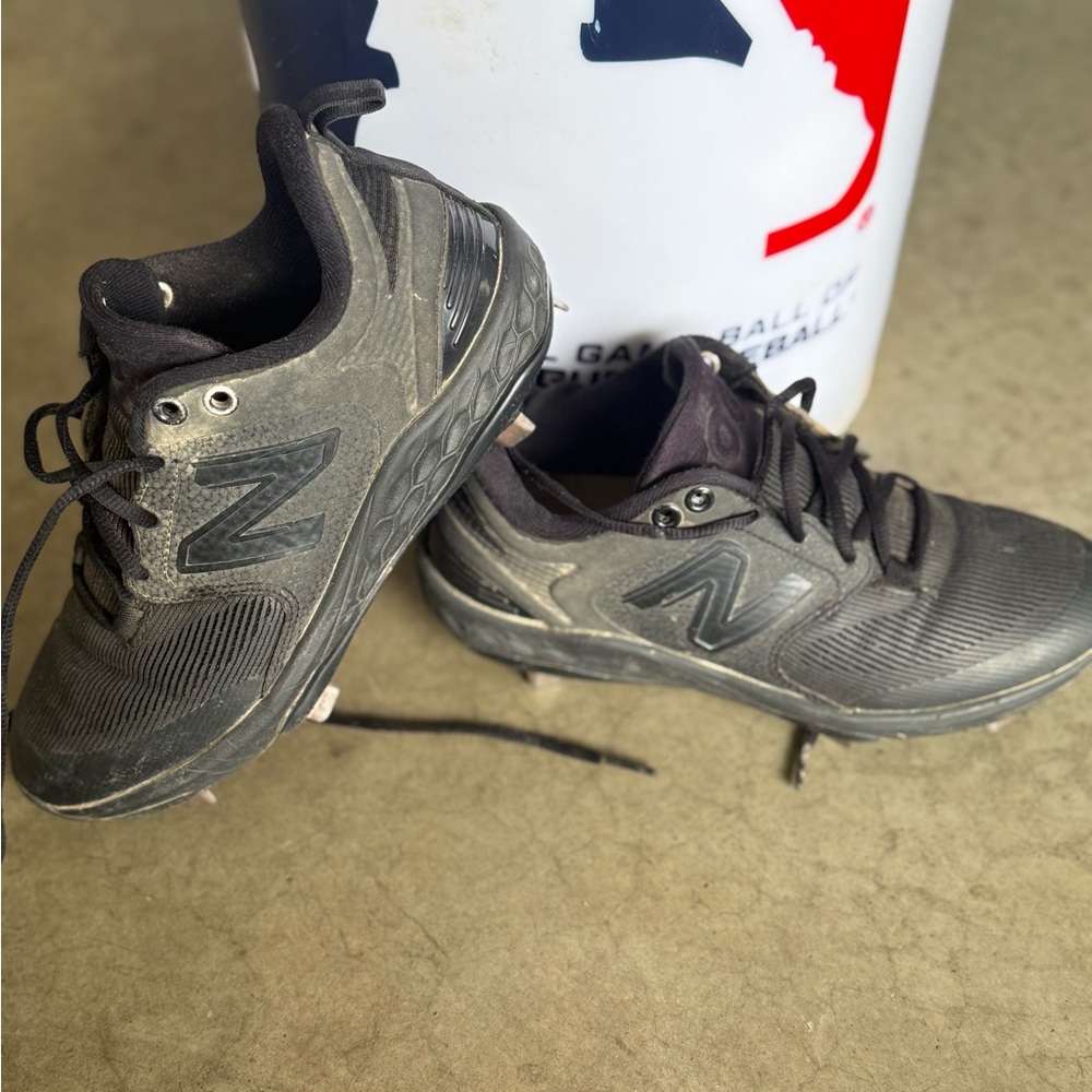 New Balance Fresh Foam 300 metal cleats size 5.5y